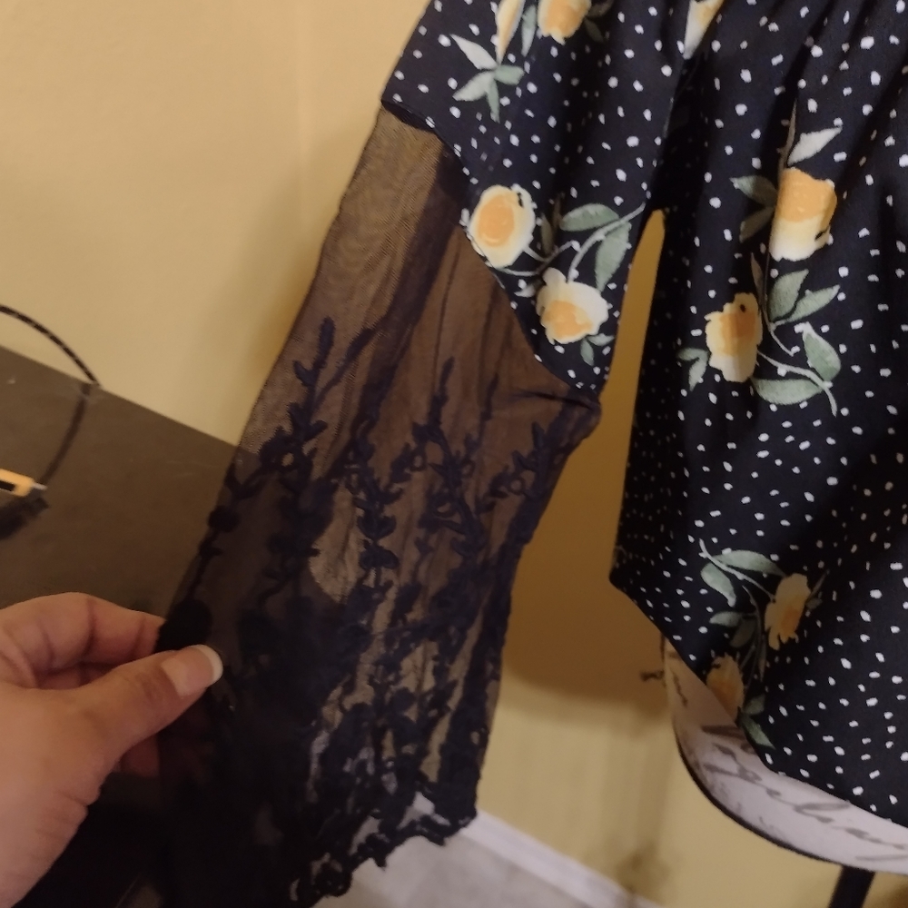 Blouse - Picture 2 of 4